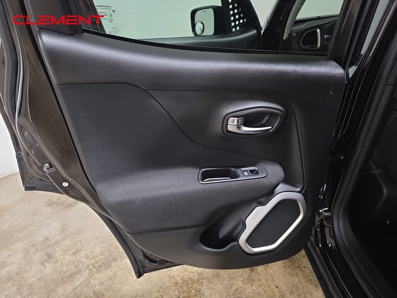 Jeep Renegade Vehicle Image 23