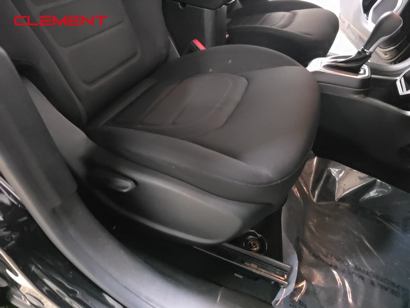 Jeep Renegade Vehicle Image 26