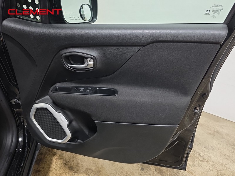 Jeep Renegade Vehicle Image 28