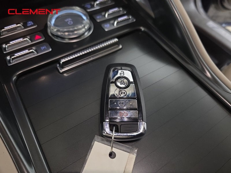 Lincoln Nautilus Vehicle Image 24