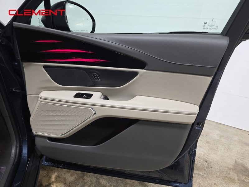 Lincoln Nautilus Vehicle Image 33