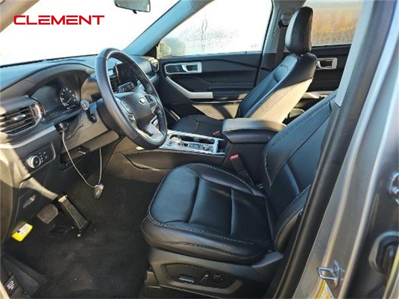 Ford Explorer Vehicle Image 03