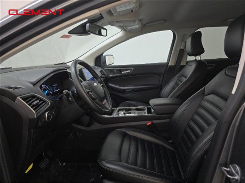Ford Edge Vehicle Full-screen Gallery Image 3