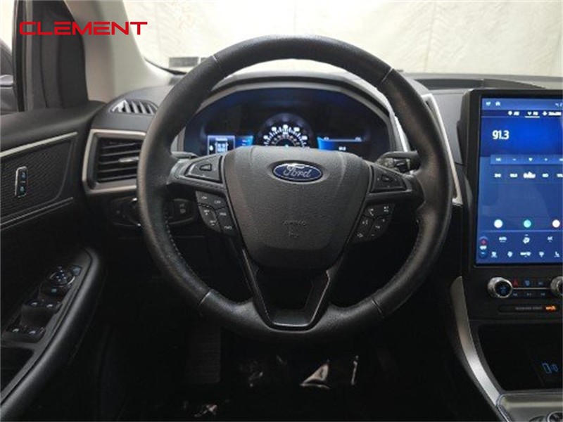 Ford Edge Vehicle Full-screen Gallery Image 4
