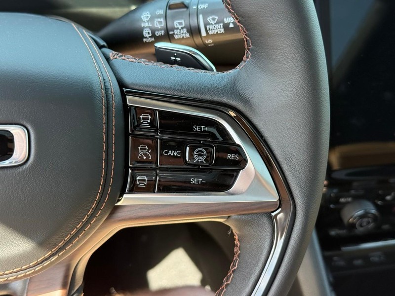 Jeep Grand Cherokee L Vehicle Full-screen Gallery Image 18