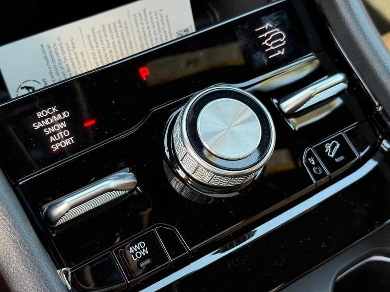 Jeep Grand Cherokee L Vehicle Full-screen Gallery Image 19