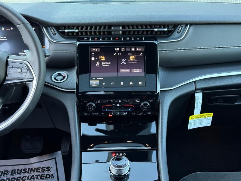 Jeep Grand Cherokee Vehicle Full-screen Gallery Image 8