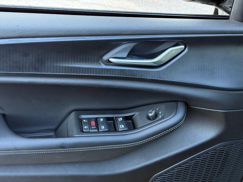 Jeep Grand Cherokee Vehicle Full-screen Gallery Image 10