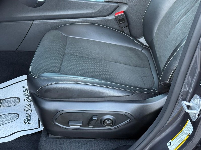 Jeep Grand Cherokee Vehicle Full-screen Gallery Image 11