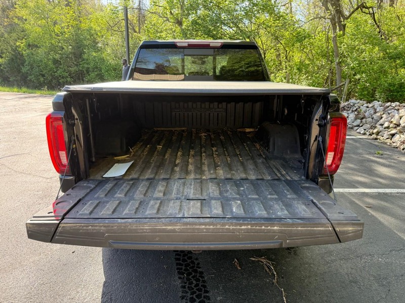GMC Sierra 1500 Vehicle Full-screen Gallery Image 5