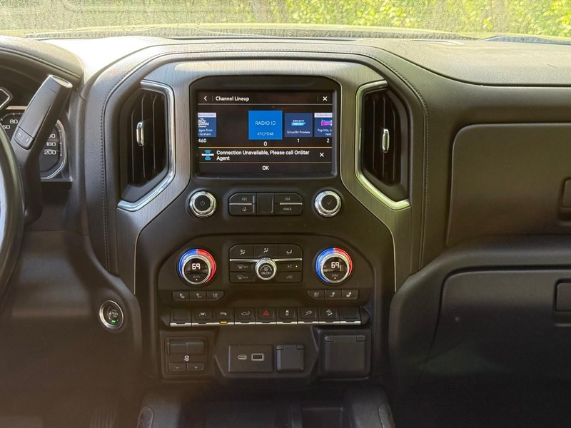GMC Sierra 1500 Vehicle Full-screen Gallery Image 14