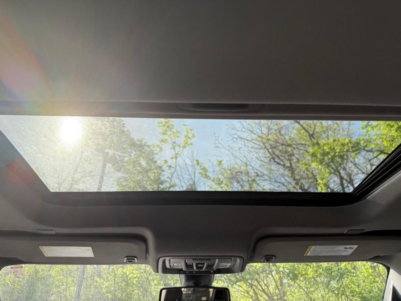 GMC Sierra 1500 Vehicle Full-screen Gallery Image 16