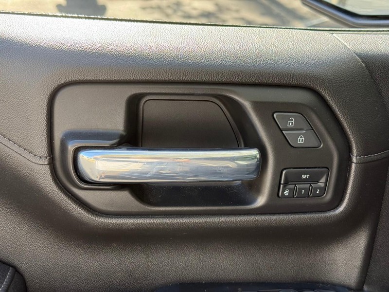 GMC Sierra 1500 Vehicle Full-screen Gallery Image 18