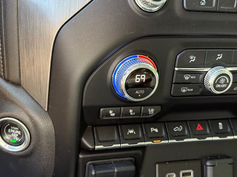 GMC Sierra 1500 Vehicle Full-screen Gallery Image 24