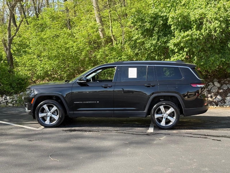 Jeep Grand Cherokee L Vehicle Full-screen Gallery Image 2
