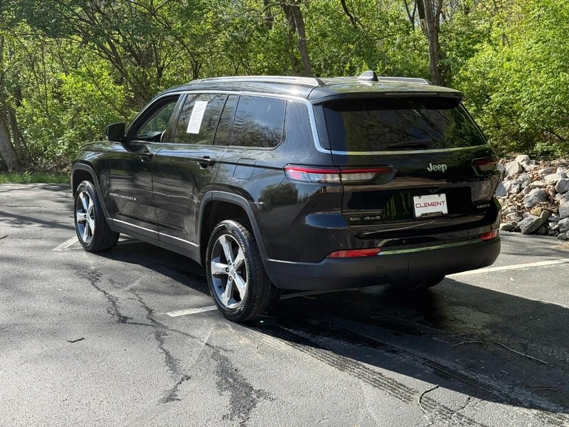Jeep Grand Cherokee L Vehicle Full-screen Gallery Image 3