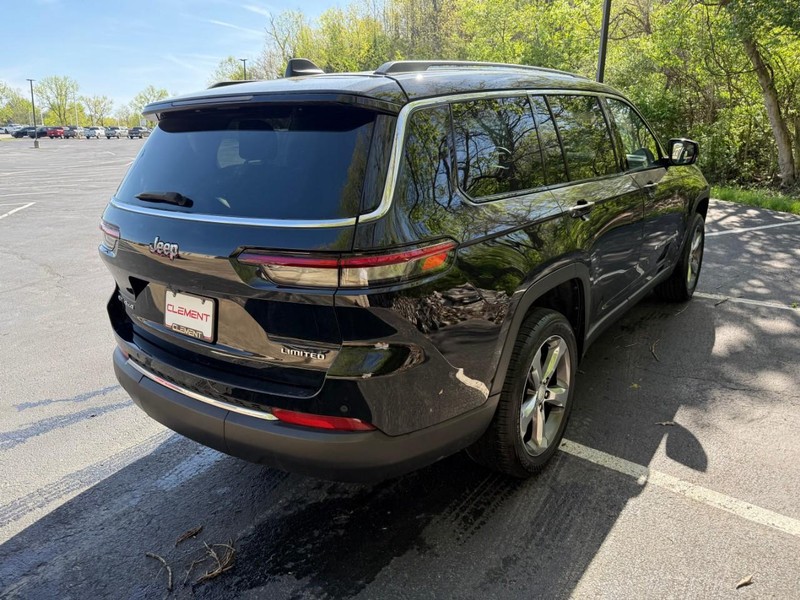 Jeep Grand Cherokee L Vehicle Full-screen Gallery Image 8