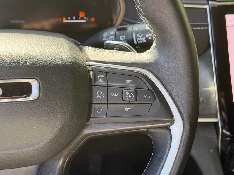 Jeep Grand Cherokee L Vehicle Full-screen Gallery Image 24