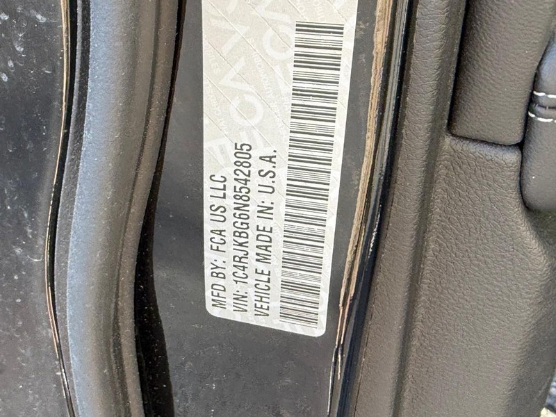 Jeep Grand Cherokee L Vehicle Full-screen Gallery Image 28