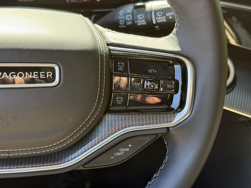 Jeep Grand Wagoneer Vehicle Full-screen Gallery Image 19