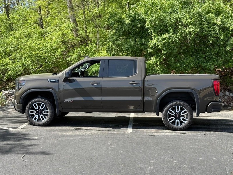 GMC Sierra 1500 Vehicle Full-screen Gallery Image 2