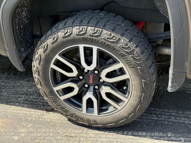 GMC Sierra 1500 Vehicle Full-screen Gallery Image 4