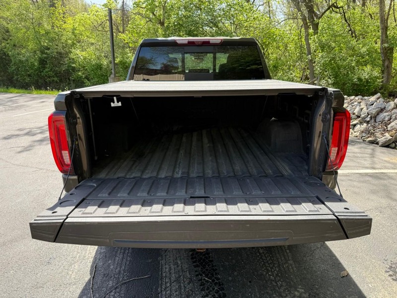 GMC Sierra 1500 Vehicle Full-screen Gallery Image 6