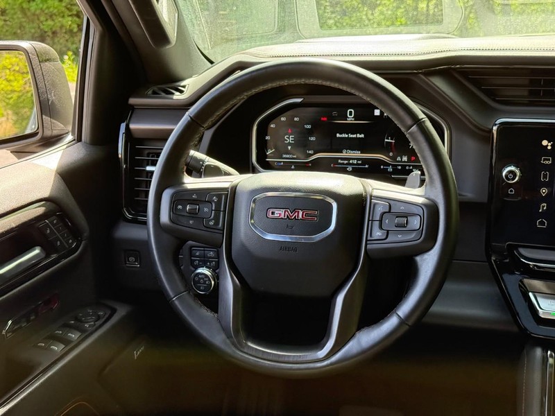 GMC Sierra 1500 Vehicle Full-screen Gallery Image 13