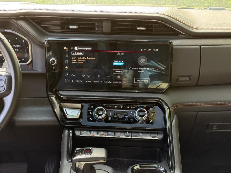 GMC Sierra 1500 Vehicle Full-screen Gallery Image 14