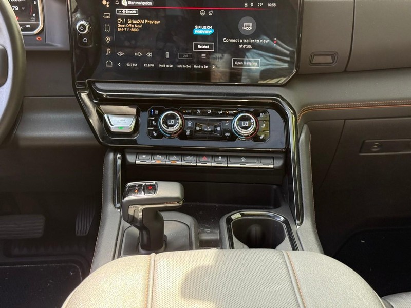GMC Sierra 1500 Vehicle Full-screen Gallery Image 15
