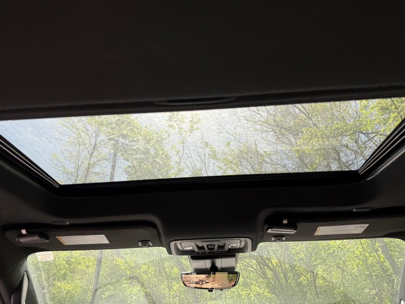 GMC Sierra 1500 Vehicle Full-screen Gallery Image 16