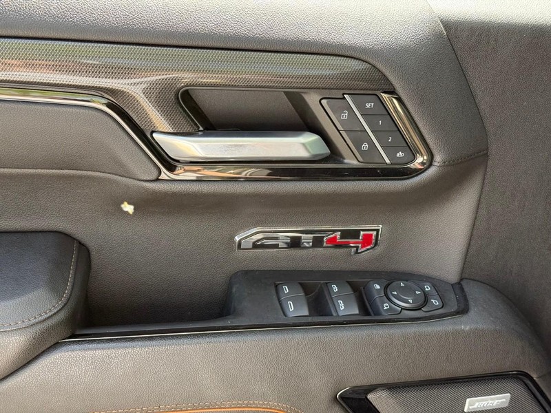 GMC Sierra 1500 Vehicle Full-screen Gallery Image 17