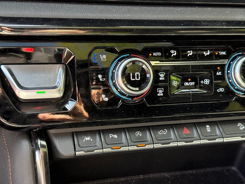 GMC Sierra 1500 Vehicle Full-screen Gallery Image 24