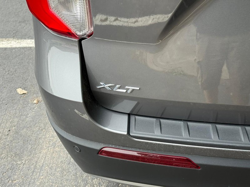 Ford Explorer Vehicle Full-screen Gallery Image 5