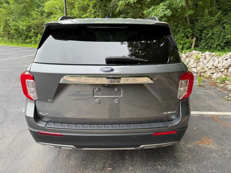 Ford Explorer Vehicle Full-screen Gallery Image 7