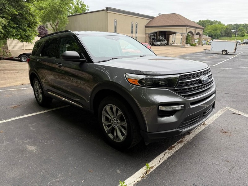 Ford Explorer Vehicle Full-screen Gallery Image 9