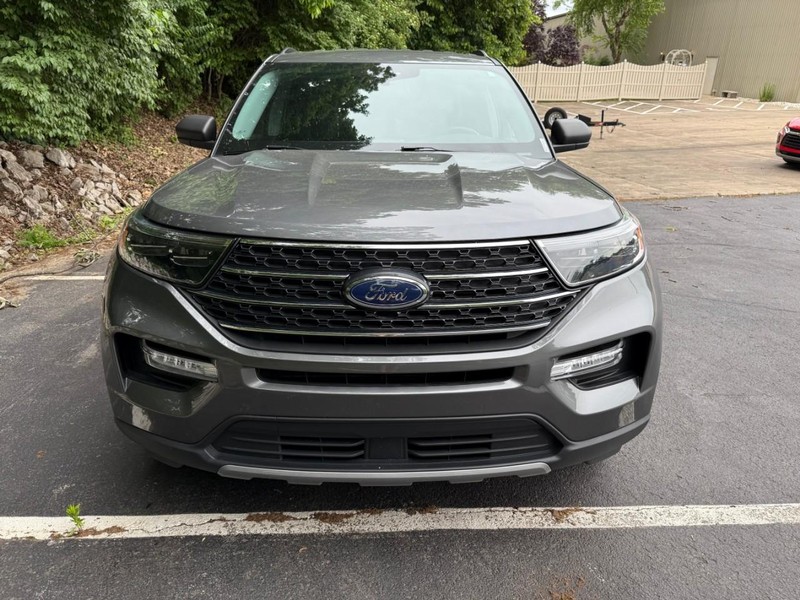 Ford Explorer Vehicle Full-screen Gallery Image 10