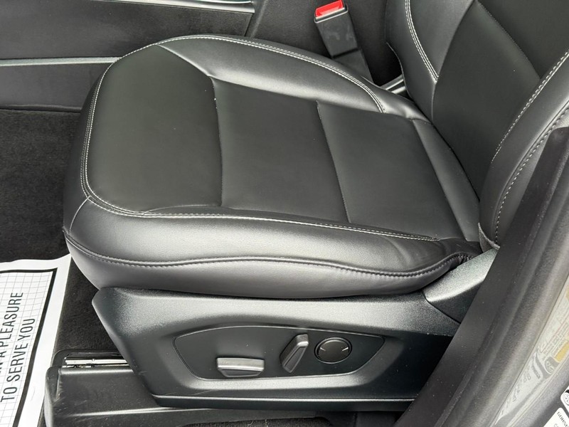 Ford Explorer Vehicle Full-screen Gallery Image 17