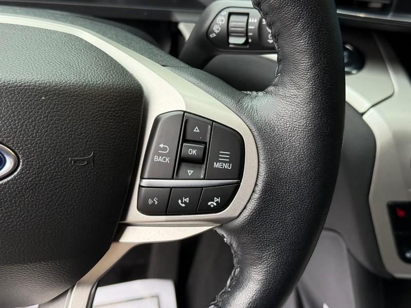 Ford Explorer Vehicle Full-screen Gallery Image 20
