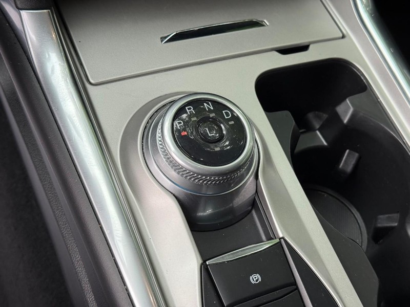 Ford Explorer Vehicle Full-screen Gallery Image 22