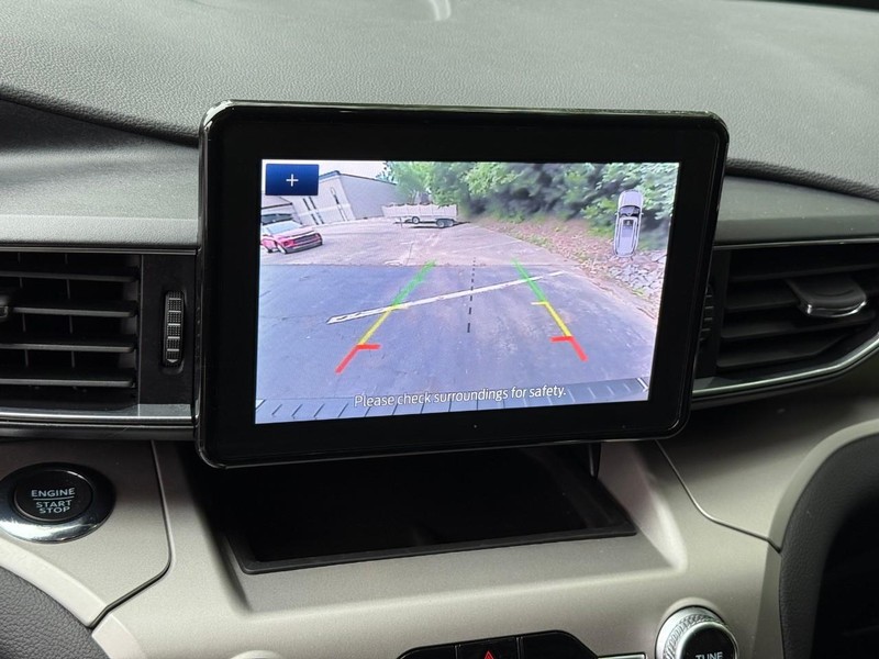 Ford Explorer Vehicle Full-screen Gallery Image 24