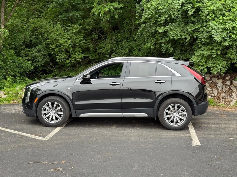 Cadillac XT4 Vehicle Full-screen Gallery Image 2