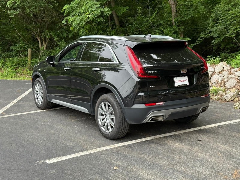 Cadillac XT4 Vehicle Full-screen Gallery Image 3