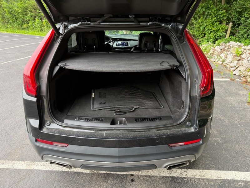 Cadillac XT4 Vehicle Full-screen Gallery Image 6