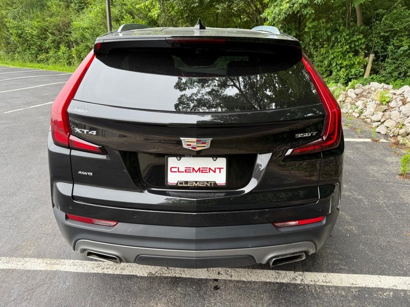 Cadillac XT4 Vehicle Full-screen Gallery Image 7
