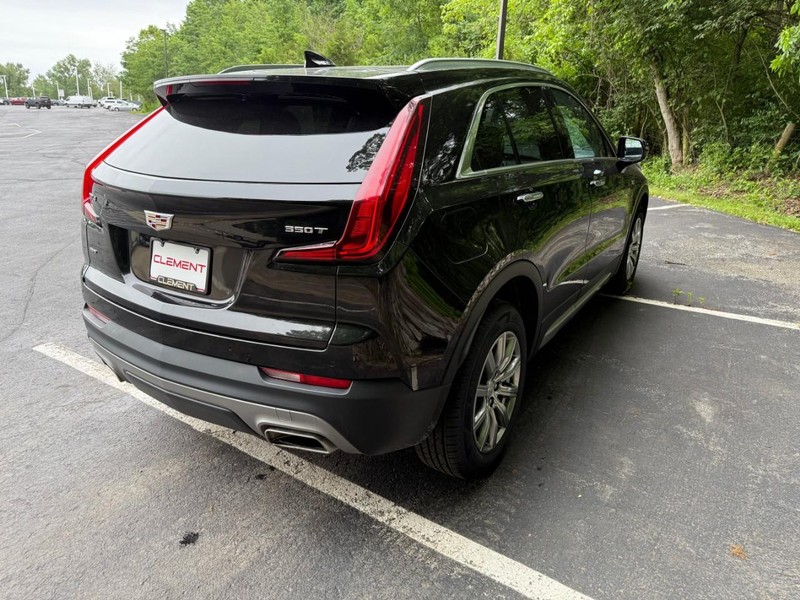Cadillac XT4 Vehicle Full-screen Gallery Image 8