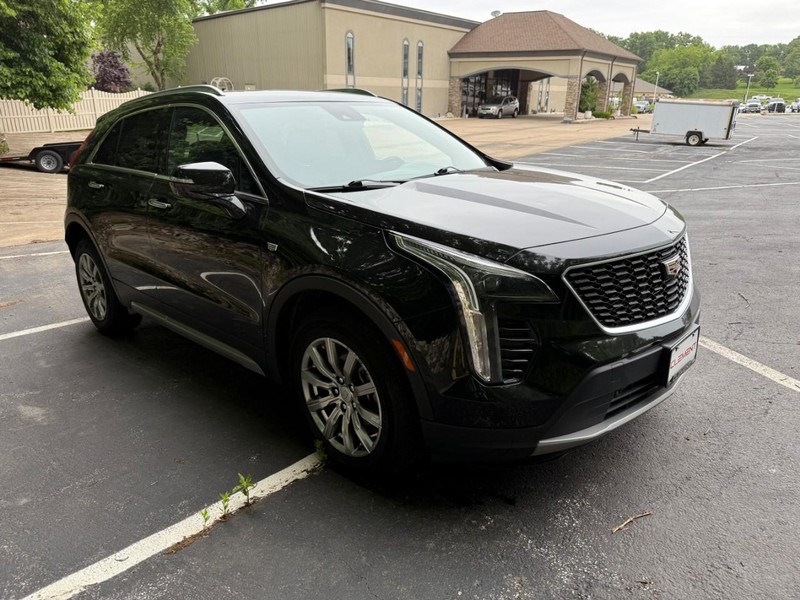 Cadillac XT4 Vehicle Full-screen Gallery Image 9