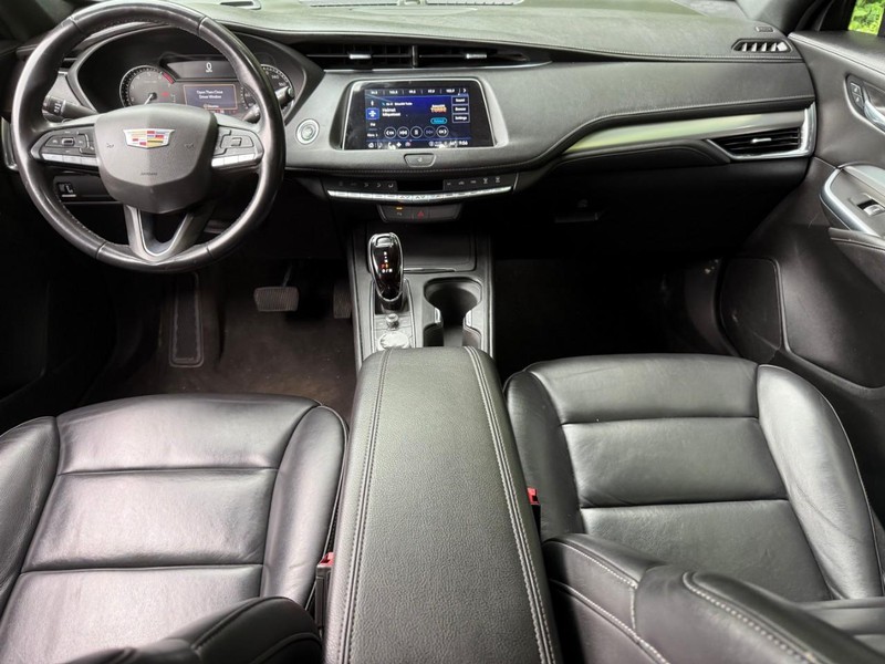 Cadillac XT4 Vehicle Full-screen Gallery Image 12