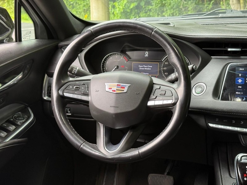 Cadillac XT4 Vehicle Full-screen Gallery Image 13