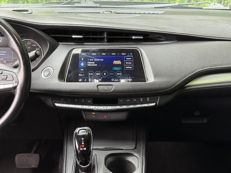 Cadillac XT4 Vehicle Full-screen Gallery Image 14